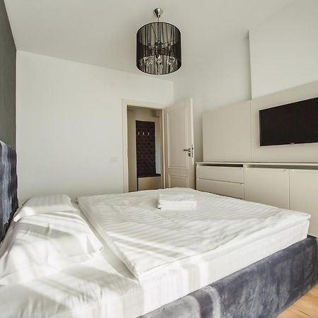 Fantastic Apartment At Prima Residence Oradea Bagian luar foto