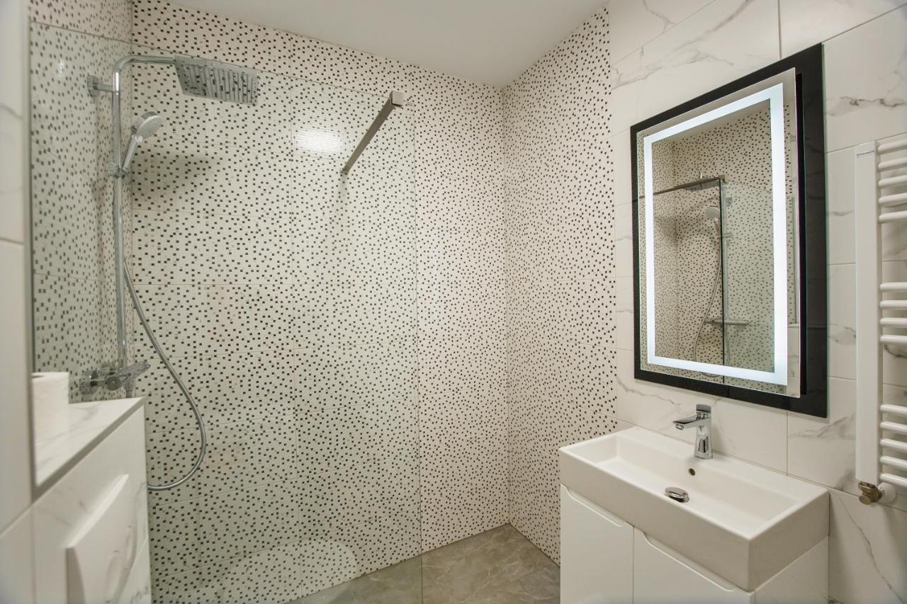Fantastic Apartment At Prima Residence Oradea Bagian luar foto
