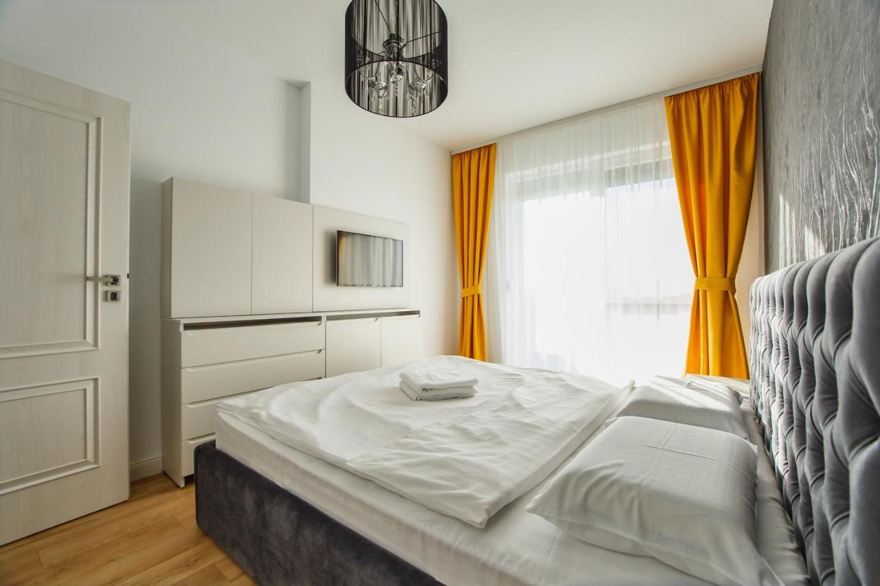 Fantastic Apartment At Prima Residence Oradea Bagian luar foto